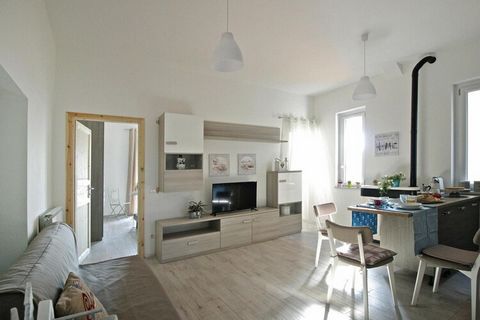 Het gezinsvriendelijke vakantieappartement, dat met veel aandacht voor detail is ingericht, ligt in de directe omgeving van de lange zandstranden aan de Lungomare Regina Elena in Ladispoli. Het bevindt zich op de 2e verdieping van een nieuwer woongeb...