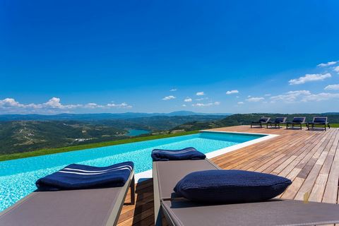 A beautiful villa in an exceptionally quiet location near the charming Istrian town of Motovun in the center of Istria. Located on a hill, it offers a spectacular view of nature that takes your breath away. The living area of ​​the villa is 250 m2 an...