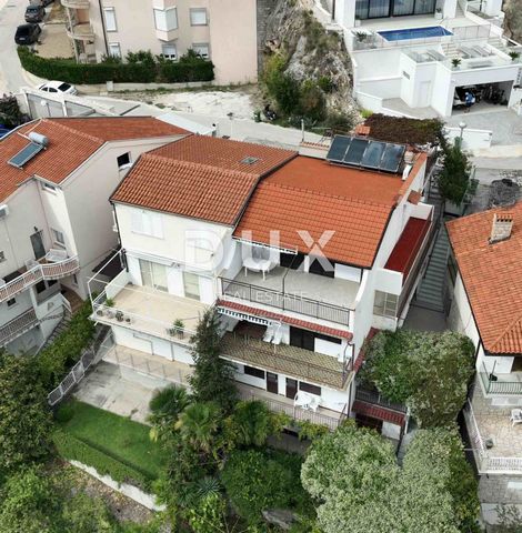 Location: Splitsko-dalmatinska županija, Baška Voda, Baška Voda. MAKARSKA, BAŠKA VODA - Haus mit 5 Wohnungen mit Meerblick! GELEGENHEIT! Das Haus auf 4 Etagen besteht aus Keller, Erdgeschoss, 1. Stock, Dachboden, Heizraum, Garage und Hof (5 Wohneinhe...