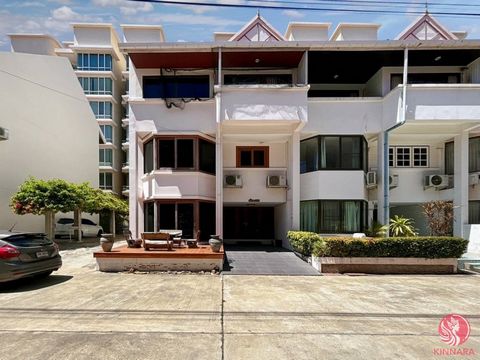 This 3 storey townhouse, featuring 5 bedrooms and 4 bathrooms, is right in the heart of town. This spacious property offers 123 sqm of land area and a generous living space of 350 sqm. Located in a sought-after area, this townhouse offers direct acce...