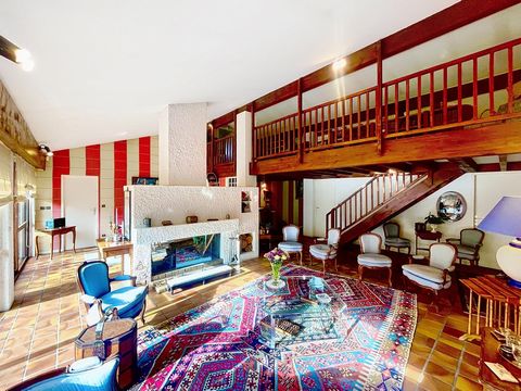 MAISON ATYPIQUE AVEC DES VOLUMES INCROYABLES