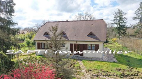 Maison de 198m2 habitables - 4 chambres - terrain de 1121m2 autour + sous-sol total .