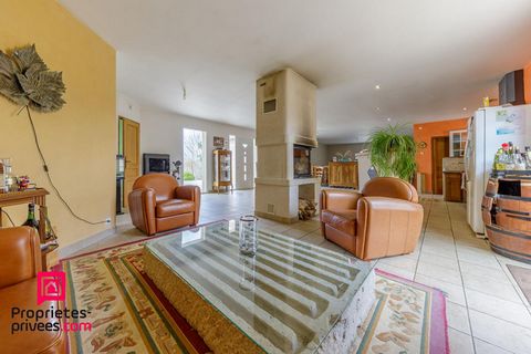 En exclusivité ,belle propriété située sur les hauteurs du Dorat ville de haute Vienne de 1630 habitants , classée Site Patrimoine Remarquable avec sa Collégiale du XIIe siècle et également ville hippique ( sports équestres et haras ) avec son hippod...