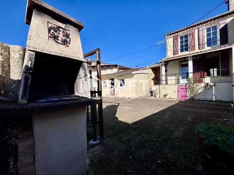 Maison en pierre mitoyenne : 2 chambres, jardin, garage et un potentiel studio !