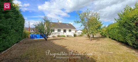 En exclusivité au Plessis-Grohan, à quelques minutes d'Evreux, cette propriété représentée offre un cadre de vie privilégié, alliant luminosité, volumes agréables et atmosphère chaleureux. Le RDC propose une entrée, une belle pièce de vie lumineuse d...