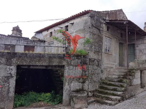 Maison typique de Beira Alta en pierre située à Cativelos dans la municipalité de Gouveia. Composé de 2 étages et d’une petite cour arrière avec réservoir, vignes et arbres fruitiers. Grande escapade en famille ou une bonne opportunité d’investisseme...