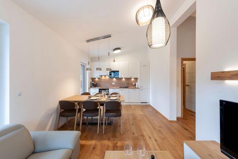 Ten nowoczesny apartament wakacyjny dla maksymalnie 2 osób znajduje się bezpośrednio w centrum Gröbming w Styrii, na 3. piętrze domu wakacyjnego, w pobliżu terenu narciarskiego i turystycznego Hauser Kaibling. Mieszkanie wakacyjne posiada piękny salo...