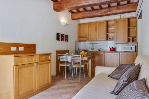 Choose this home as your next holiday-stop with all the amenities and lots of sun to drive away any blues, if left. Located in Folgino, Italy with a communal indoor and outdoor pool. Ideal for a group or family of 4, comfort is guaranteed here. Locat...
