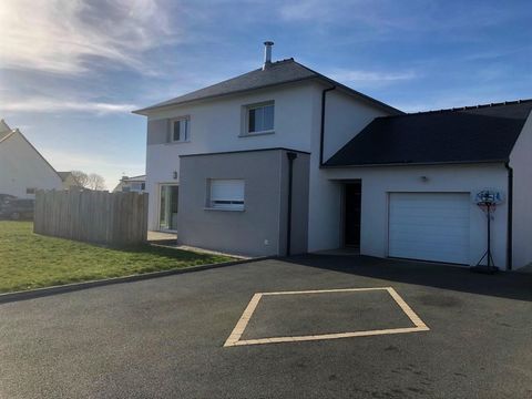 'is in this charming Breton town, benefiting from all amenities (schools, shops and roads), that was built in 2013 this beautiful contemporary house. Let's cross the electric gate: A large paved courtyard allows the parking of two vehicles. Want to k...