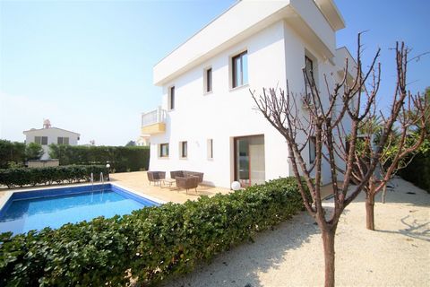 Spacious 4 bedroom, 4 bathroom detached villa is located in a quiet and exclusive residential area of St. George, a charming village at the southern edge of the Akamas Peninsula, and just a few minutes drive to the sandy beaches of Coral Bay. Surroun...