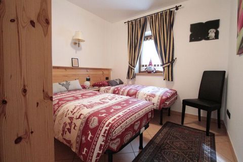 It is a luxurious and elegant independent chalet in the center of Livigno, obtained from the renovation of an ancient house while maintaining the exterior wood and structure.It is characterized by well-kept and elegant rooms, furnished with a touch o...