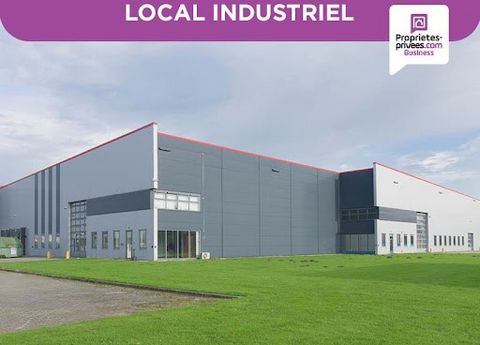 Guénaël Viratelle offers you this warehouse, industrial premises with a surface area of nearly 2,200 m², with 100 m² of offices, private parking, with access by high-rise industrial sliding door, ideal storage. Price: 625,400 Euros, seller's fees. . ...
