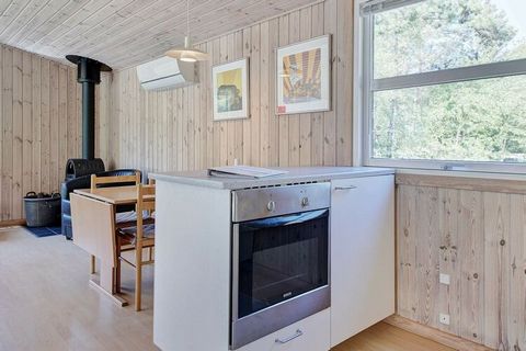 Well-appointed cottage located on a light natural plot by the island's best sandy beach, Dueodde. The cottage is decorated in light, Scandinavian style with good light in the living room. Fast internet and heat pump. Exit to large wooden terrace with...