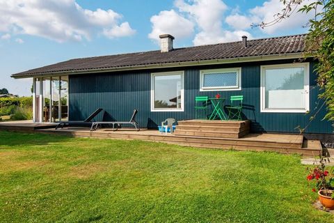 Holiday home with fantastic garden by Følle Strand only approx. 30 minutes drive from Aarhus and approx. 5 min drive from Rønde. The cottage is brightly furnished with a large kitchen / living room with wood stove, where there is room for play and co...