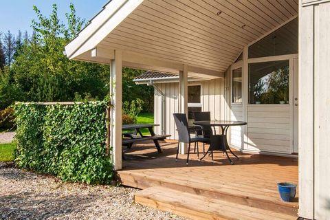 Holiday cottage amidst natural experiences such as deer and other game grasing. Good bedrooms and a well-equipped kitchen. After a trip to the beach you can relax in the whirlpool or sauna.