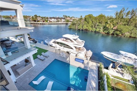 Calling All Yacht Enthusiasts And Savvy Investors! Embrace A Rare Chance With This Newly Constructed Masterpiece, Featuring Coveted Eastern Exposure And An Idyllic Setting Backed To Renowned Capone Island With Captivating Views Of Royal Palm! This Op...