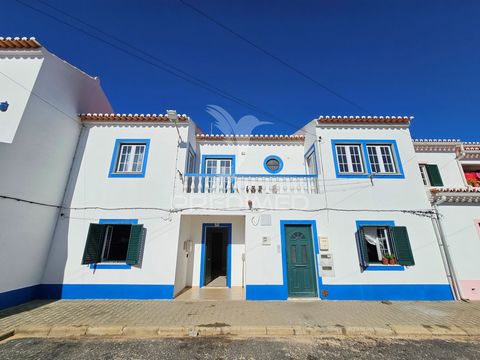 4 bedroom apartment on the 1st floor of a villa with balconies in Zambujeira do Mar, on the Alentejo Coast. Possibility to also purchase the ground floor of the house (see ... ). House ready to move in, consisting of entrance hall with access stairs ...