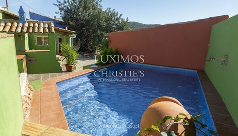 This charming renovated villa, located near Alte, Loulé, harmoniously combines modern design with traditional details. There is a central villa with several annexes around it. In the central villa, there are three bedrooms, two of which are en-suite,...