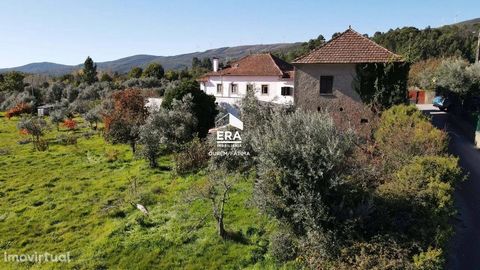 House for reconstruction with about 1713 m2 inserted in a quiet area where contact with nature predominates. Highlight for the potential of the region due to its proximity to the river beaches Praia das Rocas and Poço da Corga, both being two points ...
