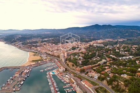 ! Professional fees are not included in the price Plot of land located in Arenys de Mar, a small town with 15,500 inhabitants on the Costa Maresme. The charming city is surrounded by beautiful beaches on one side and the large natural parks of Montse...