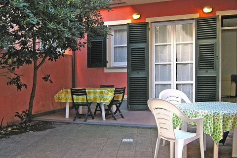Apartments in the popular seaside resort of Moneglia on a bay of the Riviera di Levante, directly between Genoa and the famous UNESCO World Heritage Site Cinque Terre. The apartments are located in three different buildings in the historic center of ...