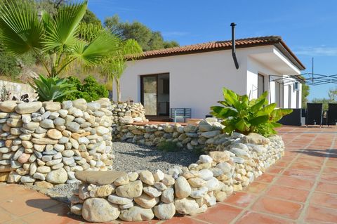 A beautiful fully renovated finca in Alhaurin de la Torre near Lauro golf. The house is accessed via a narrow but easily accessible road. Several small terraces have been created on the plot, all with beautiful views over the valley. The same goes fo...