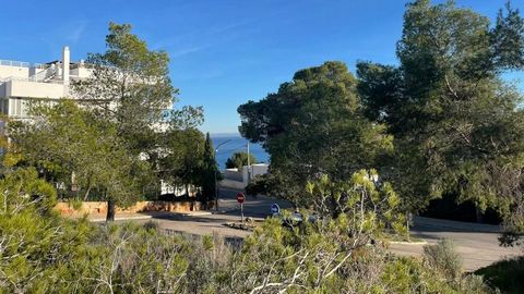 Interesting offer: Building plot with sea views and approved basic project in an exclusive location in the south-west of Mallorca.   The 1,460 m2 building plot with existing basic project is located in a romantic coastal village. The project for the ...