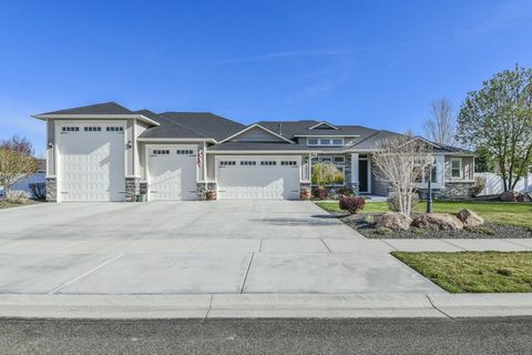 Luxurious home on .52 acre lot. The home boasts 4 bedroom plus office, 2.5 baths, 3 car garage plus a RV Bay. Extended driveway with backyard access for additional parking. North facing backyard with large covered patio with electric sun shades for t...