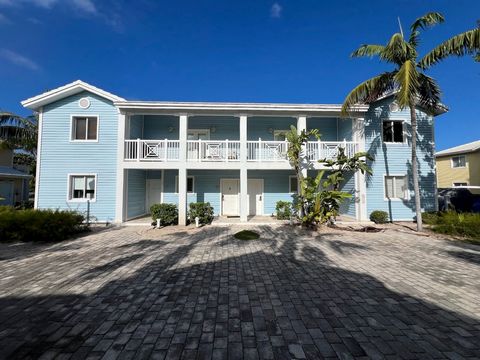 Welcome to Sea Forever, located in the third phase of the Bimini Bay community. This stunning 2 bedroom, 2 bath Concha model condo spans an expansive 1,365 square feet, boasting breathtaking views of Bimini's crystal-clear waters. Nestled amidst reno...