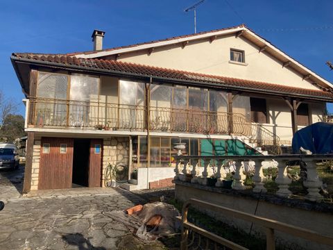 Ref. 4183 FUMEL. Come and discover a house located in a quiet area of 109.99m2 on a plot of 1082m2. The house has 4 bedrooms, a beautiful living room consisting of a living room of 25.58m2 and a dining room of 11.97m2. The house has double glazing an...