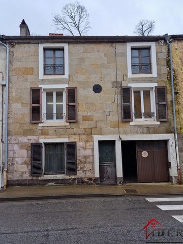 Située dans le cœur de Bourbonne-les-Bains, cette maison de ville offre un potentiel de rénovation intéressant pour les acheteurs à la recherche d'un projet à personnaliser. Description du bien : Localisation : Bourbonne-les-Bains, ville thermale off...
