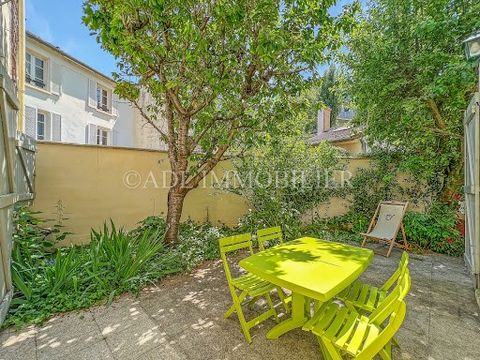 NEW ADL IMMOBILIER - VERY RARE!!! Only a few minutes walk from schools, shops and the Sèvres-VDA train station, house of 85 m2 of living space with paved garden of 50 m2 in the town center including on the ground floor a large dining room, separate f...