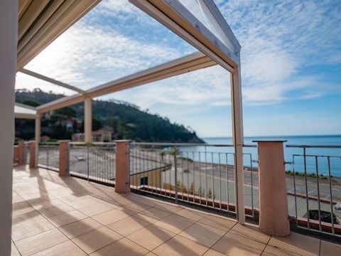 EXCLUSIVE AND RESERVED SALE Hotel building for sale, in operation, complete with all furnishings, appliances, kitchens, etc., located in an exclusive location near the Cinque Terre. Exclusive assignment for the sale of the entire detached building, i...