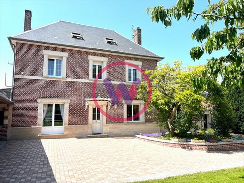 Sector Bapaume (5mn by car) - Located in the heart of a quiet village - Beautiful mansion with outbuildings comprising: hall, living room, kitchen, living room, dining room, office, 3 bedrooms, bathroom, convertible attic (22 m2 not included in the i...