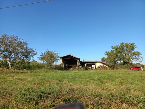 A few kilometres from Trie, come and discover and rehabilitate this old barn with a surface area of about 50 m2 and this shed with a surface area of about 84 m2 or build your house on the land. The buildings are located on a nice flat plot of land wi...