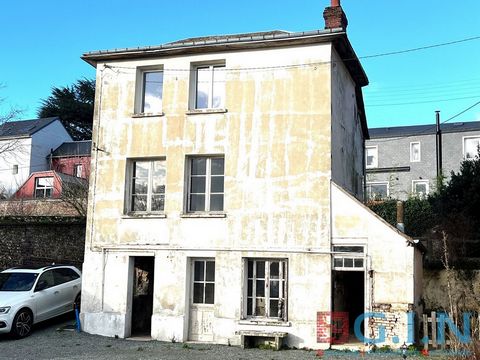 Rouen Descroizilles, independent house to be rehabilitated, with a living area of 85 m2, with parking spaces, possible division into three lots and extension. Ground floor: kitchen open to dining room - Upstairs: Large bedroom with en-suite shower ro...