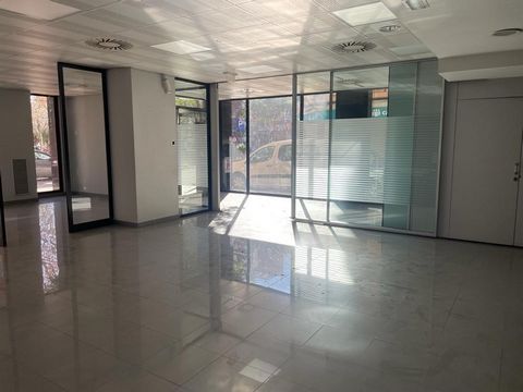 ELITE HOME PRESENTS THIS EXCLUSIVE PLACE!! ~~You can choose to buy it or rent it, you have both options. It is a premises from 1988 completely renovated in 1995 where a bank has been developing its activity. It is composed of an entrance where the AT...