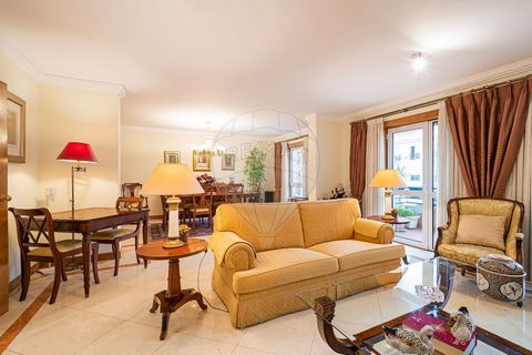 Description Magnificent 5 bedroom apartment in the prestigious Parque dos Príncipes condominium in Telheiras. 5 bedroom apartment with 3 suites, located in the Parque dos Príncipes condominium in Telheiras, a privileged and highly sought after reside...