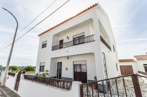Property ID: ZMPT564888 5 bedroom villa with excellent location in Alcácer do Sal. This villa is 1500m from the city center, supermarkets and bus station. Just 1 hour from Lisbon, close to the Alentejo beaches (Comporta, Tróia, Carvalhal, among other...