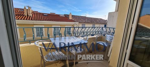 Move into this beautiful T3 apartment located in the heart of Bandol! Ideally nestled in the city centre, this through apartment with lift offers exceptional living comfort. Just a stone's throw from the Bandol promenade and the beaches, take full ad...