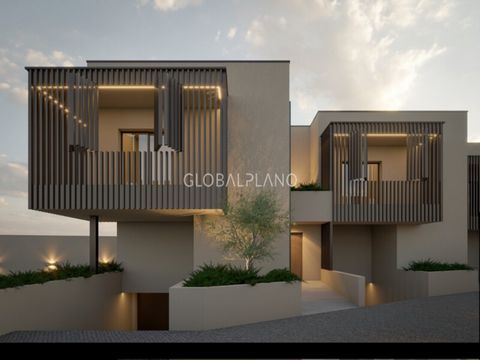 Don't miss this opportunity and come and discover these modern 3 bedroom Villas under construction in Sesmarias, with excellent finishes, 3 bedrooms, 3 bathrooms, garage and swimming pool. With prices starting at EUR670,000 For clarifications and mor...