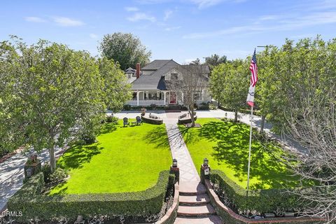 The noted architect Charles W. Buchanan was commissioned in 1906 to design this transitional Victorian Craftsman style home. The details included an inviting wrap around front porch, high ceilings and diamond paned windows. The gracious living room f...