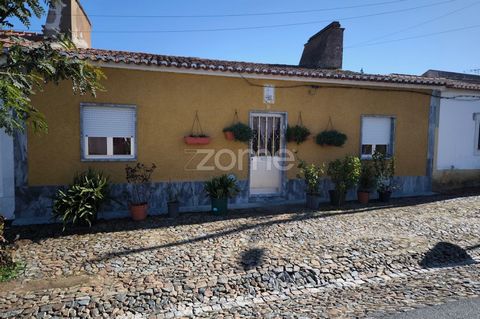 Identificação do imóvel: ZMPT565031 Encounter the charm of this stunning single-story house in the peaceful village of Faro do Alentejo! With three bedrooms, two of which have windows, and a spacious living room, this home provides a cozy atmosphere ...