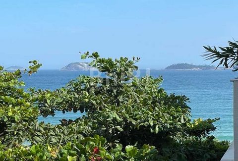Enjoy the best that Rio de Janeiro has to offer with this amazing apartment for sale in General Artigas, right down the block from the beach, providing stunning views of the sea. With approximately 200m2 reais, this property, registered with 180m2 in...