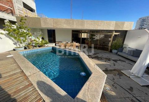 Magnificent penthouse for sale in the heart of Ipanema, in Prudente de Morais. Located just one block from the beach and close to commerce and subway, this penthouse is in a modern building, with a balcony, granite façade, playground and concierge wi...
