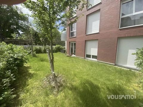 VOUSAMOI invites you to discover this apartment located in a recent secure residence built in 2020 by Bouygues Immobilier. Nestled in a quiet and pleasant setting, this condominium adjoins the Prairie and the Green Crescent Park, offering a green and...