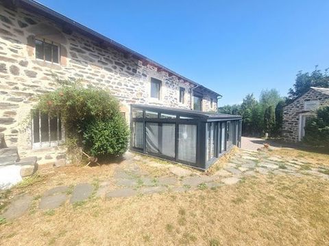 A lot of character for this farmhouse, typical and regional, beautiful jointed stones and slate cover. On 1310m ² of land tastefully landscaped with vegetable garden, real well, relaxation area and chicken coop, beautiful outbuilding with bread oven....