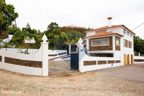 House located in Troviscal, Castanheira De Pêra. This villa is inserted in a farm with a total area of 17886.39 m2. It is located in a very quiet area, surrounded in the middle of nature and 5 minutes from Praia das Rocas.   R/C 1 Kitchen; 1 Living r...