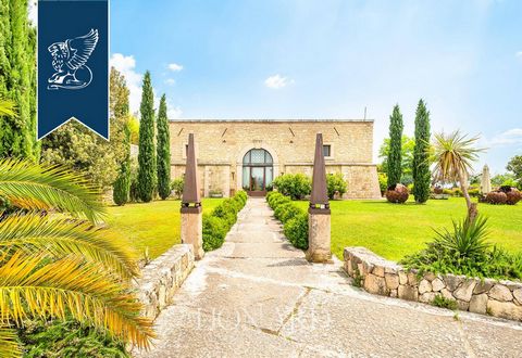 A villa with olive groves and vineyards located, located located in the Valpolcelli region, on the hill of the outskirts of Verona, near her historical center. Around the mansion of the building of the 18th century, an estate with an area of ​​3.26 h...
