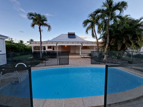 Villa P4 de plain pied + bungalow et piscine sur 806 m² de terrain arboré